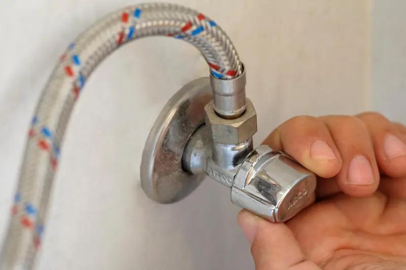 cerrar llave de paso cisterna - Cómo se corta el agua de la cisterna
