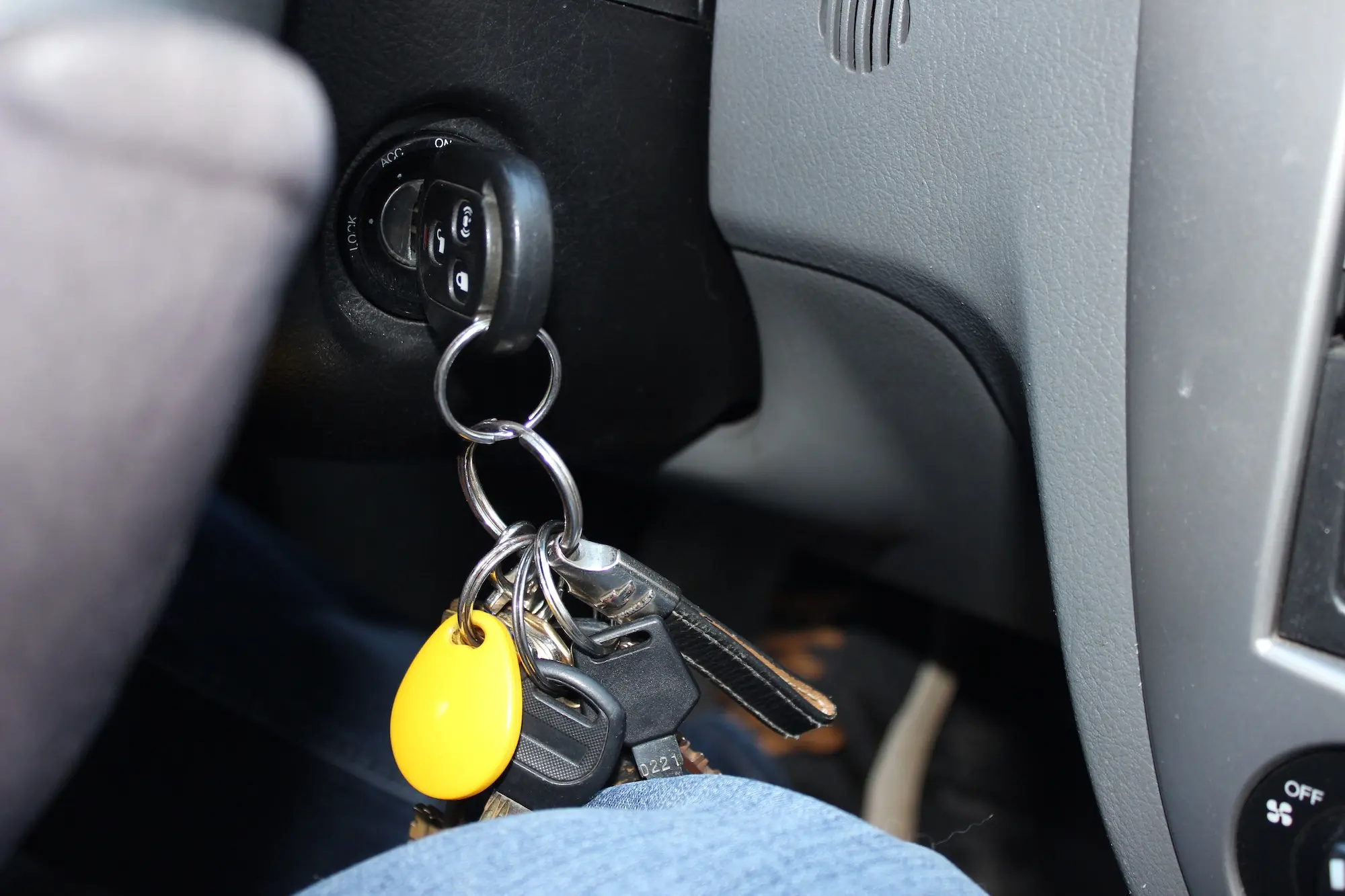 bombin cerradura coche da vuelta - Cuáles son los síntomas de un cilindro de cerradura defectuoso