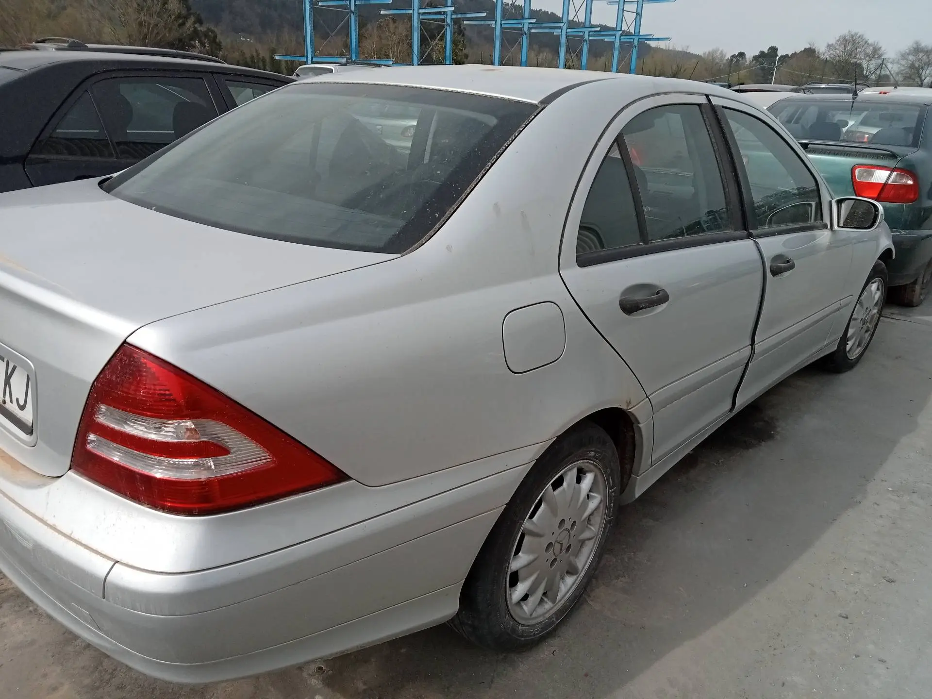 mercedes 220c bombin puerta - Cuánto mide el Mercedes 220 CDI