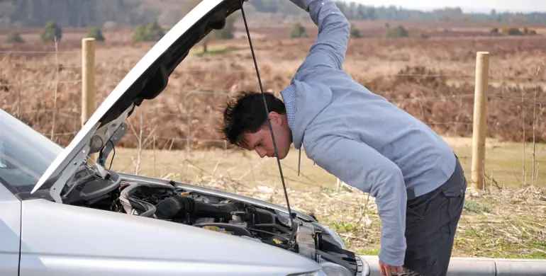 ruido cerradura auto - Por qué mi carro suena como carro viejo