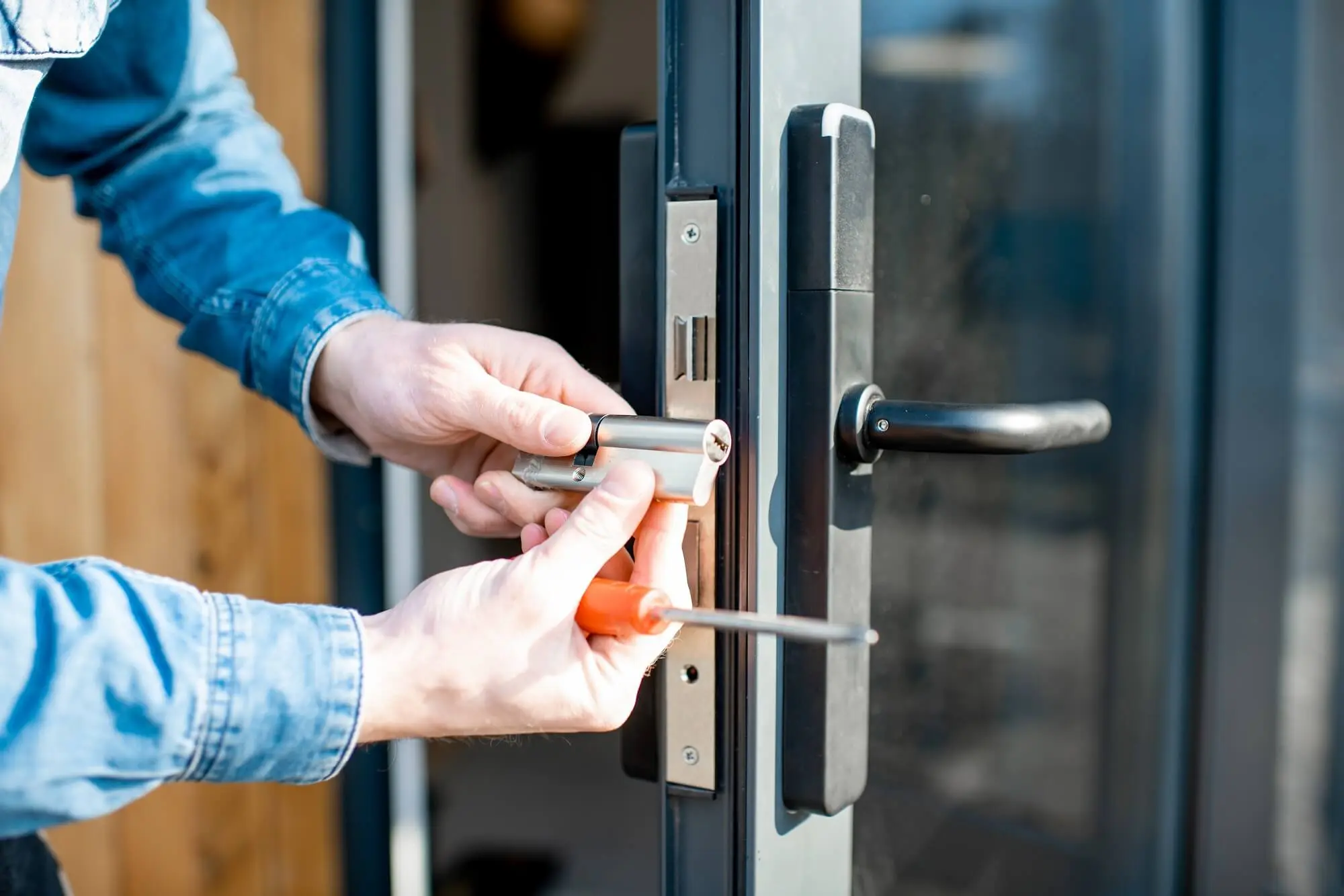 Cambio de cerradura con el servicio de manitas de la mutua - Qué cubre el servicio manitas de la mutua cambio cerradura mutua - Qué cubre el servicio manitas de la mutua