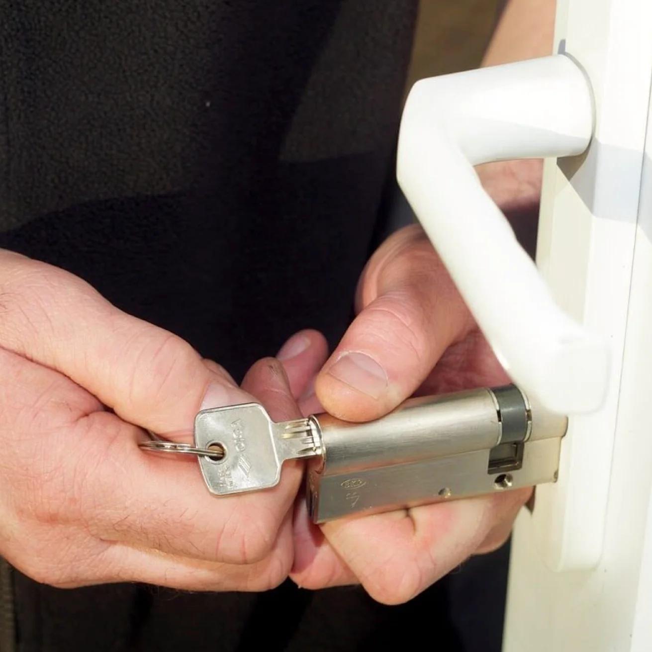 que leva llevan los bombines de puertas de entrada madera - Qué es una leva de cilindro de cerradura