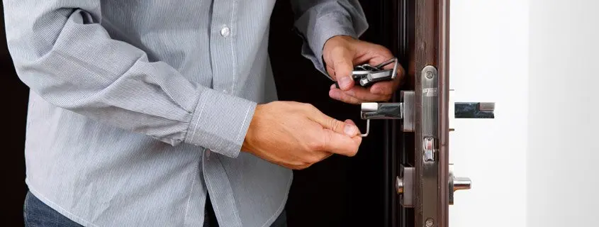 me han metido algo en la cerradura de casa - Qué hacer si intentan abrir la puerta de mi casa