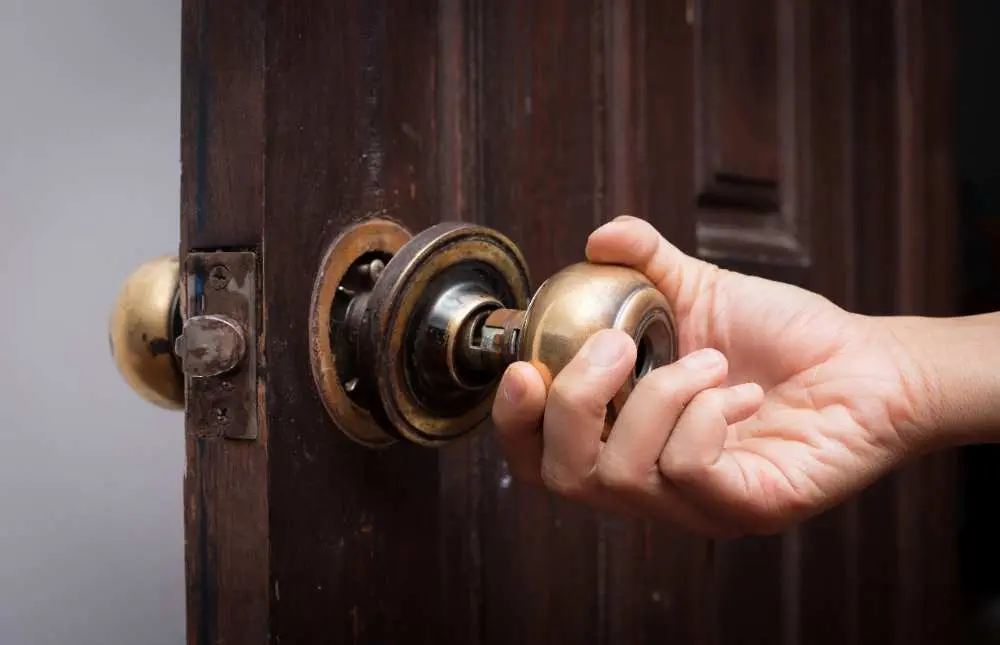 no puedo abrir la puerta de casa llamar seguro - Qué hacer si un seguro no se hace cargo