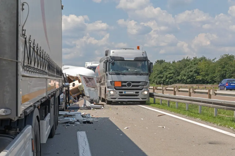 lesiones por ser golpeado puerta camion seguro - Quién paga las lesiones en un accidente de tráfico